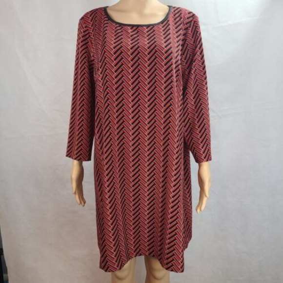 Beige by eci Dresses & Skirts - NWT Beige by ECI Women's ((L) Black and Red Chevron 3/4 Sleeve Shift Dress